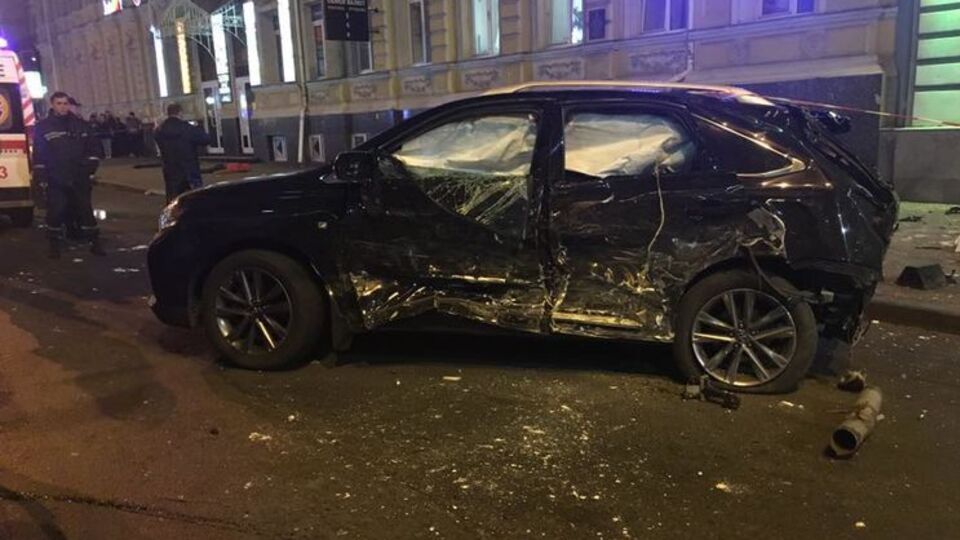 Автомобіль вилетів на тротуар