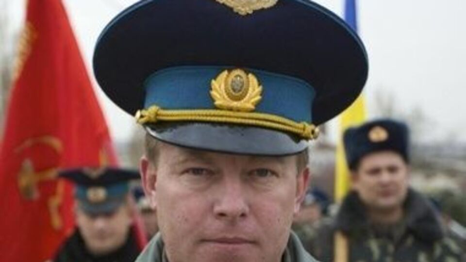 Полковник Мамчур був командиром 204-ї Севастопольської бригади тактичної авіації до подій 2014 року