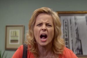 Главную роль исполняет стендап-актриса Мария Бэмфорд