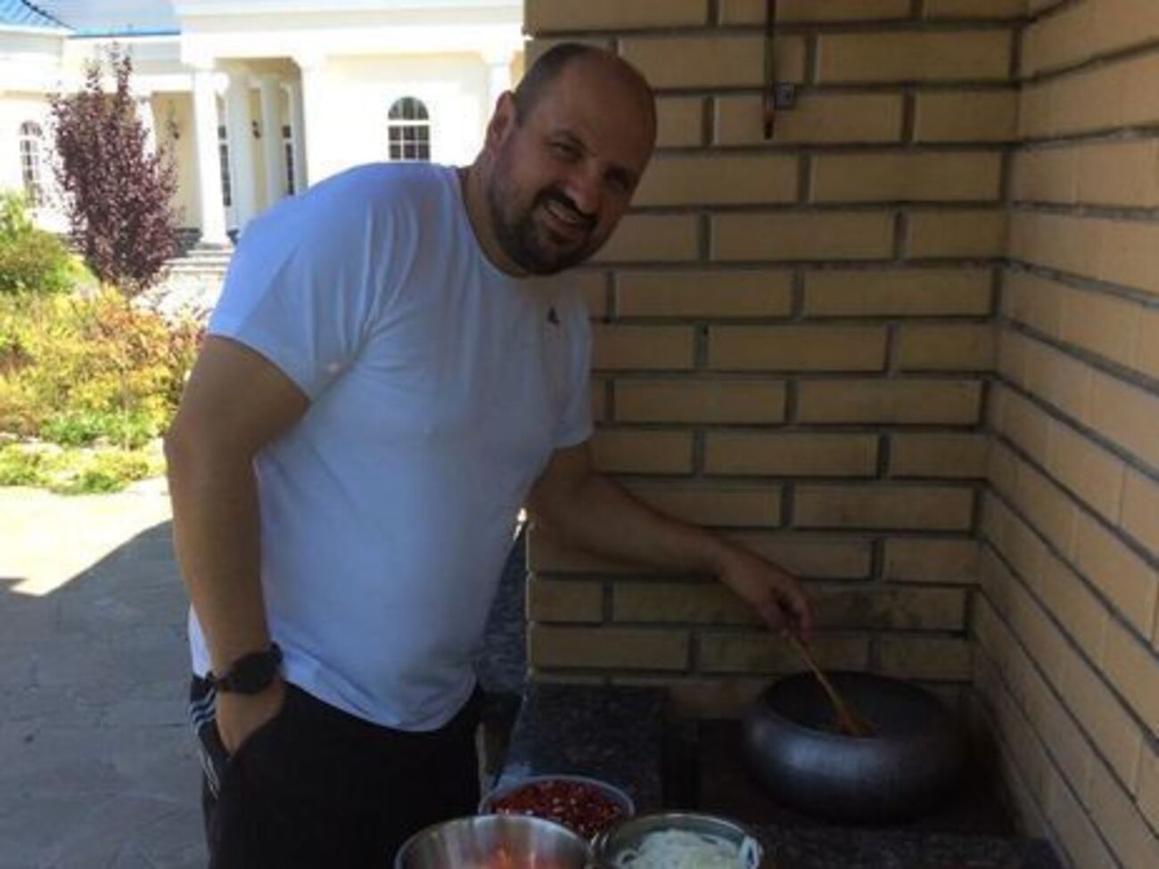 Розенблат находится в аэропорту, сообщил его адвокат