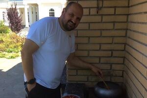 Розенблат находится в аэропорту, сообщил его адвокат