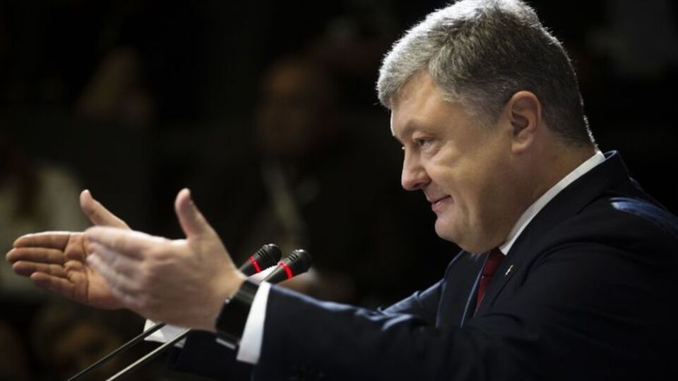 Порошенко: Сільські лікарі отримають стимулюючу оплату праці і гідні умови для життя