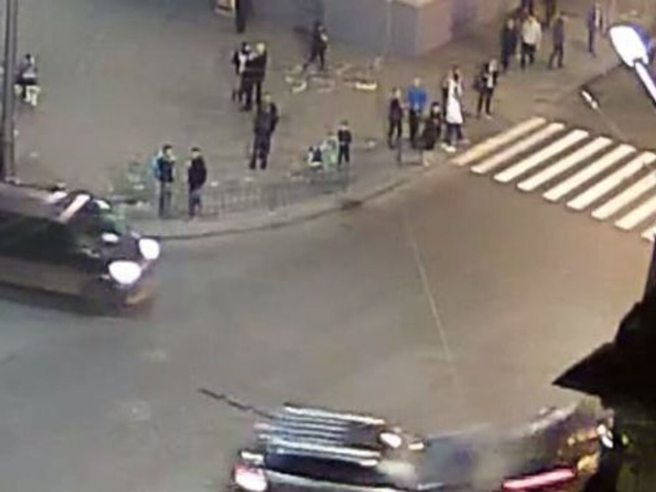 Слідчі перевірять, чи користувалася водій Lexus мобільним за кермом