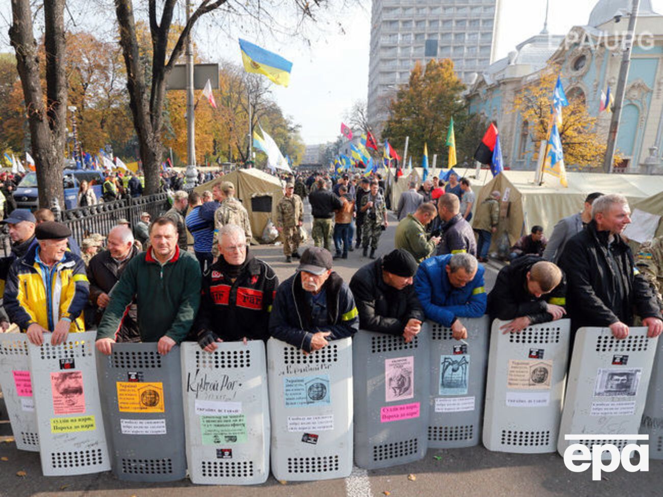 Из-за украденных щитов полиция открыла уголовное производство по статье Уголовного кодекса Украины "грабеж"