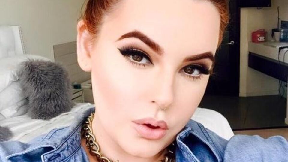 Холлидей: Хочу сказать, что даже у супермоделей есть гнойники. Гормоны - это убийцы