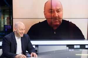 Коржаков: Я б не стверджував, що на дамі: може, він під дамою був?