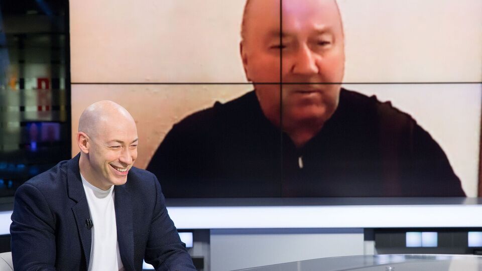 Коржаков: Я бы не утверждал, что на даме: может, он под дамой был?
