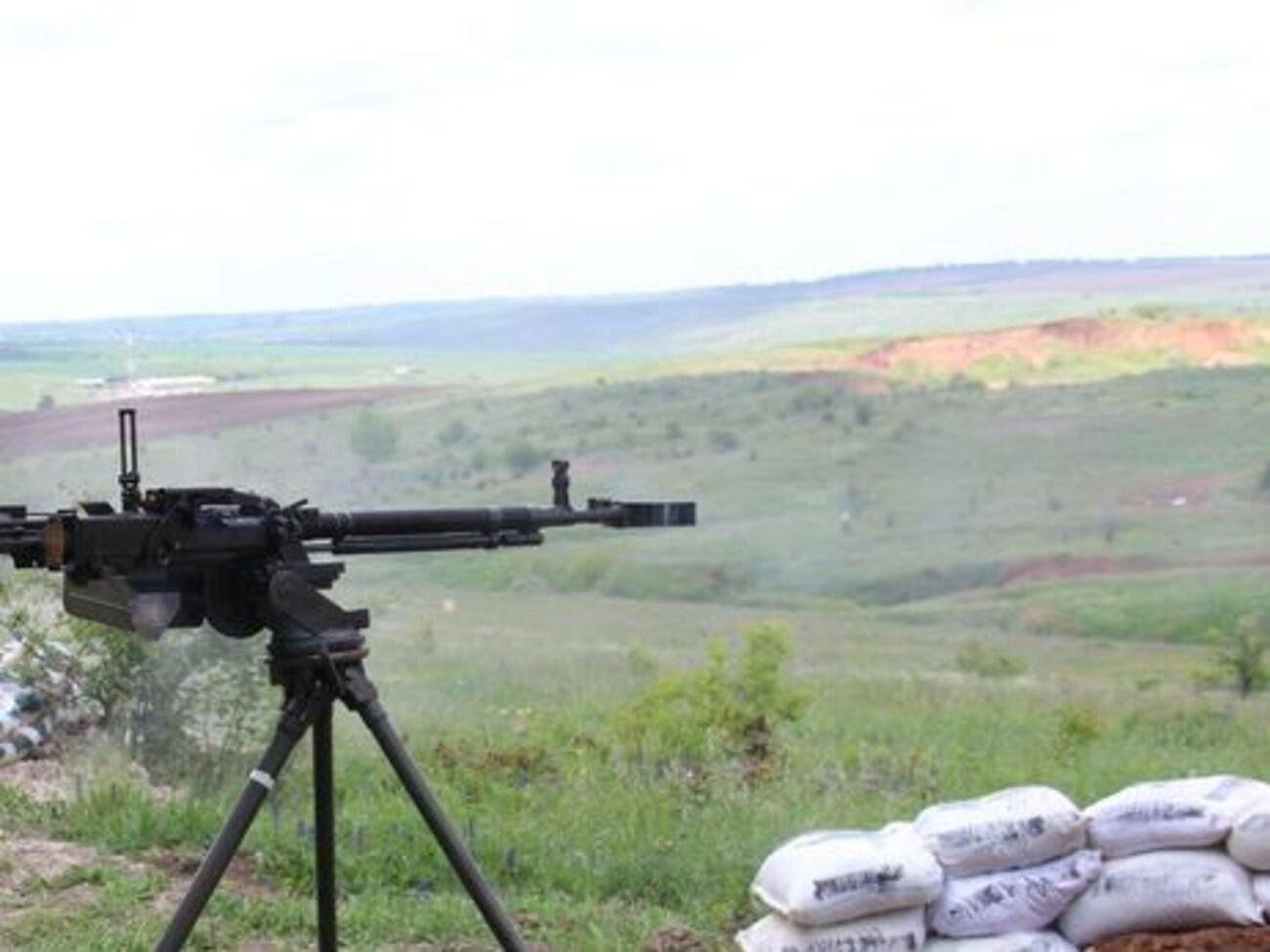 Українські військові 12 разів застосовували зброю на поразку у відповідь на обстріл бойовиків, повідомили у штабі АТО