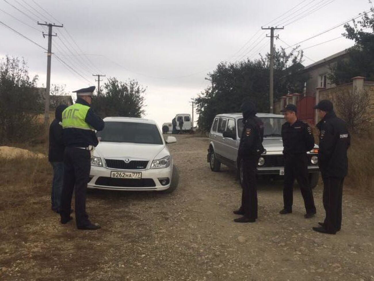 Российские спецслужбы увозят крымчан из их домов