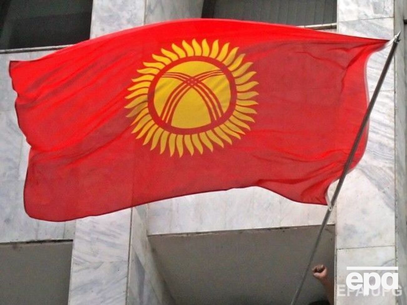 2 жовтня під головуванням президента Киргизької Республіки Алмазбека Атамбаєва відбулося засідання Ради безпеки країни у вузькому складі