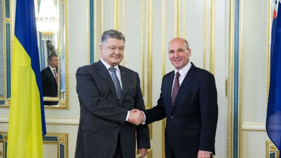 Порошенко і Перрі зазначили ефективну діяльність у межах спільної групи з розслідування авіакатастрофи малайзійського рейсу MH17