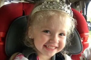 Лиза Галкина примерила мамин головной убор