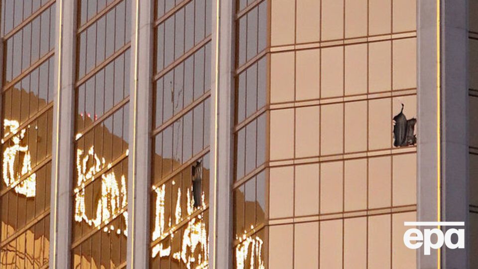 Стрілець вів вогонь із вікон готелю Mandalay Bay Resort and Casino