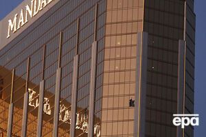 Стрелок разбил окна молотком перед тем, как открыть огонь