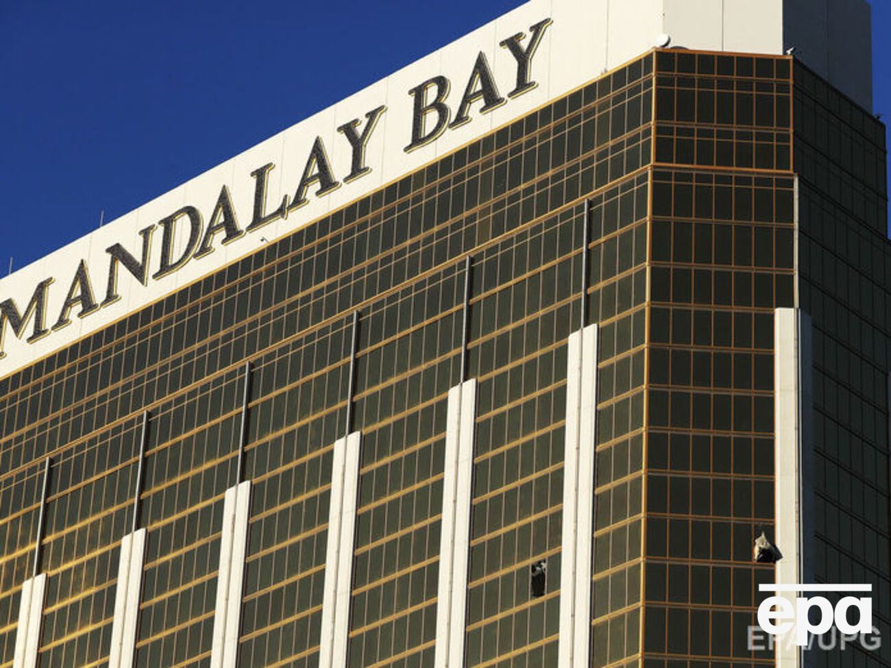 Стрілок із готелю Mandalay Bay Resort and Casino розстріляв відвідувачів кантрі-фестивалю