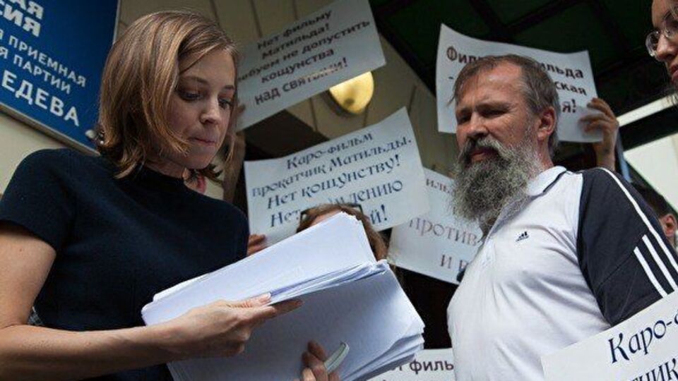 ЗМІ пишуть, що Поклонській запропонували подумати про боротьбу проти "Матильди" після відмови від депутатства