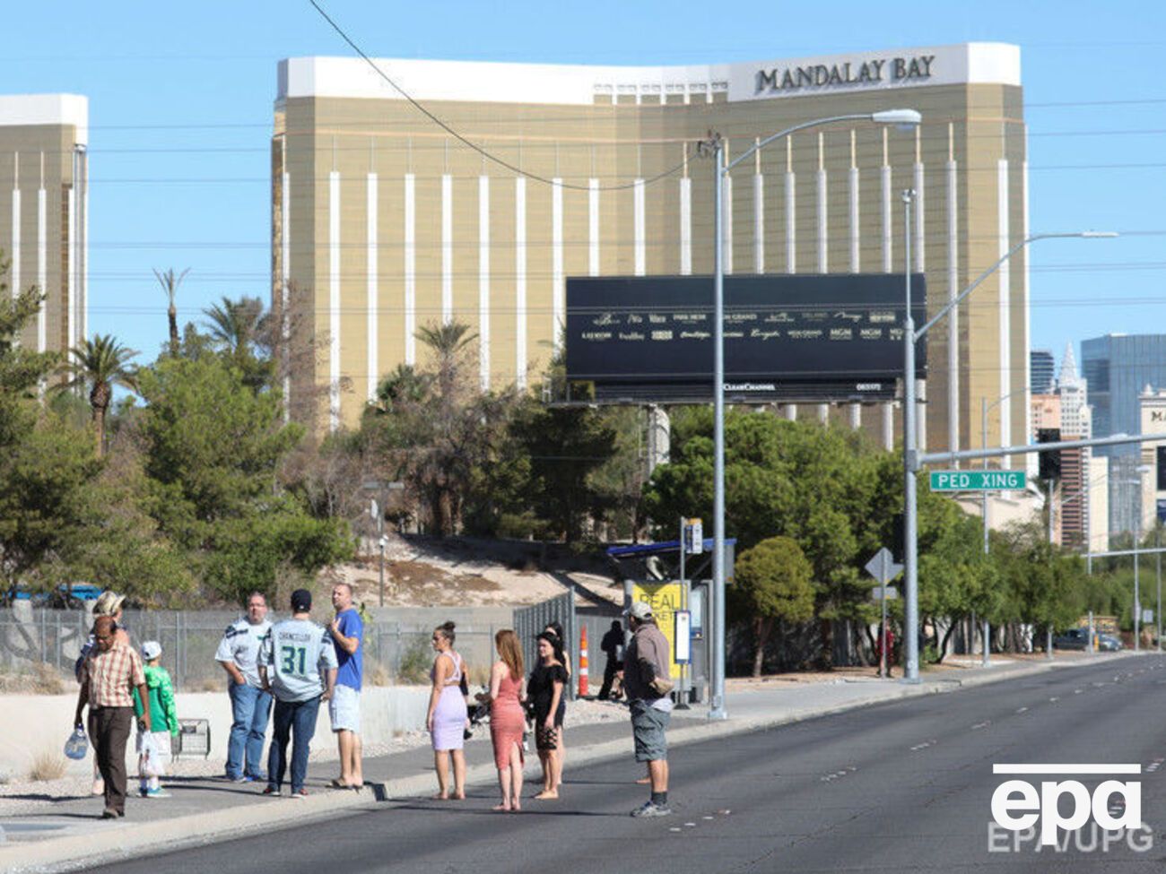 Готель Mandalay Bay Resort and Casino і фестивальний майданчик розташовані на бульварі Лас-Вегас