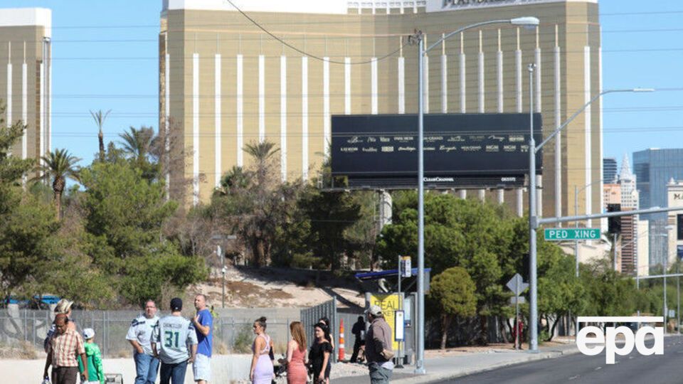 Готель Mandalay Bay Resort and Casino і фестивальний майданчик розташовані на бульварі Лас-Вегас