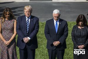 Трамп, віце-президент Майк Пенс та їхні дружини вшанували пам'ять загиблих хвилиною мовчання