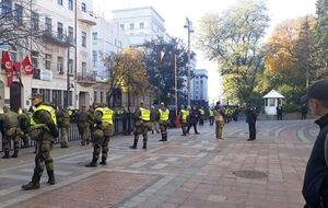 Полицейские кордоны перенесли с пересечения улиц Садовая – Грушевского до перекрестка с улицей Шелковичной