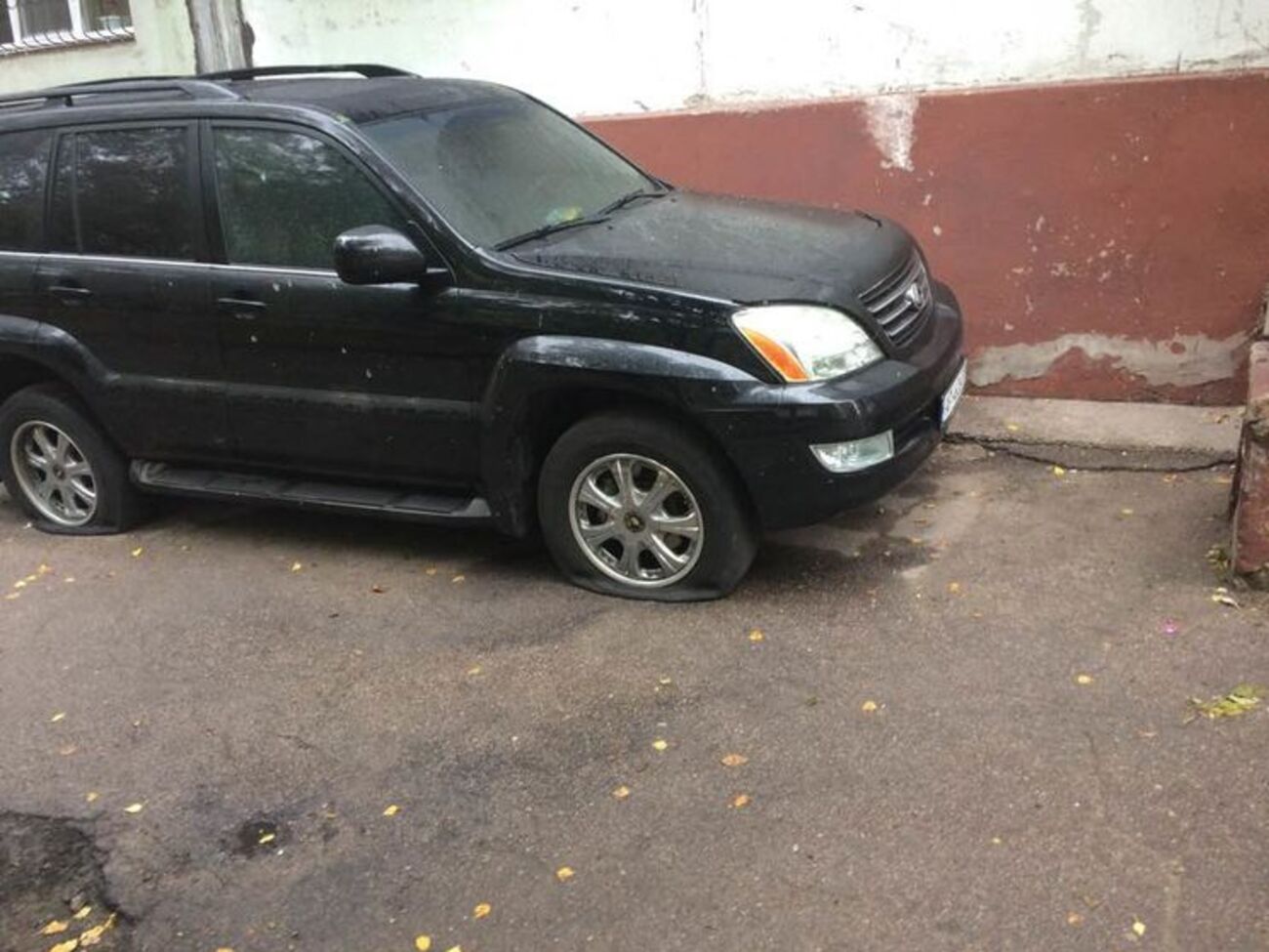 О пострадавших в результате взрыва около автомобиля в Запорожье не сообщается