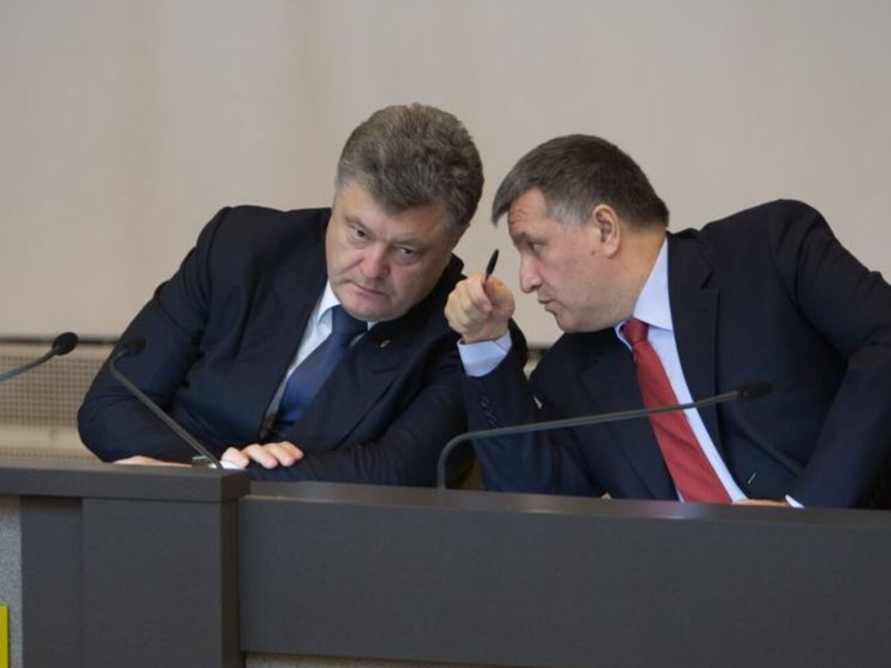 Порошенко покликав до себе Авакова разом із керівниками Нацполіції – УП