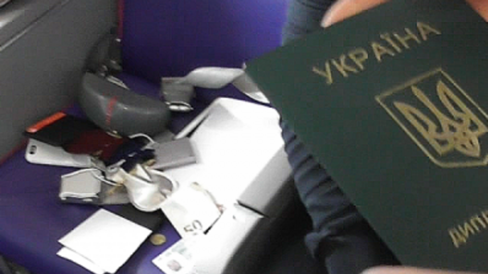 Розенблат намагався скористатися дипломатичним паспортом 19 жовтня
