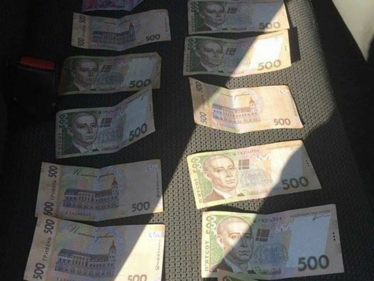 Офицер сообщил правоохранителям, что ему предложили взятку