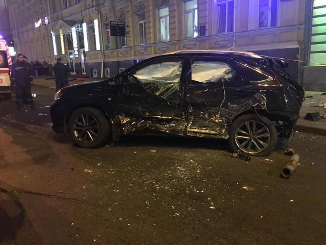 По подсчетам активистов, Lexus ехал со скоростью около 120 км/час