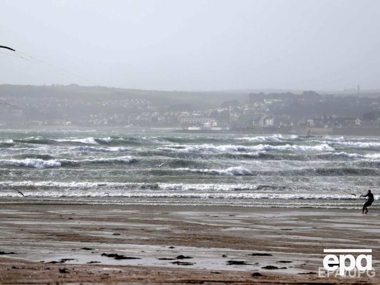 У Великобританії &ndash; сильний вітер через шторм "Браян"