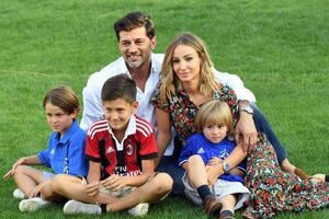 Согласно экзит-поллу, за Каладзе проголосовали более половины избирателей