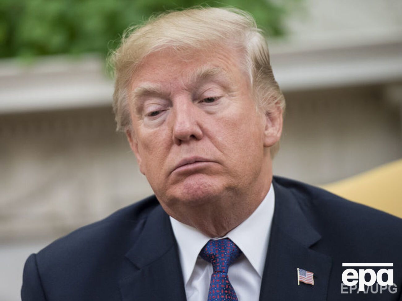 Трамп готовий оплатити адвокатів для своїх радників