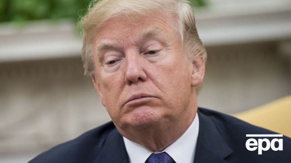 Трамп готовий оплатити адвокатів для своїх радників