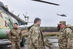 Президент Украины посетил зону АТО