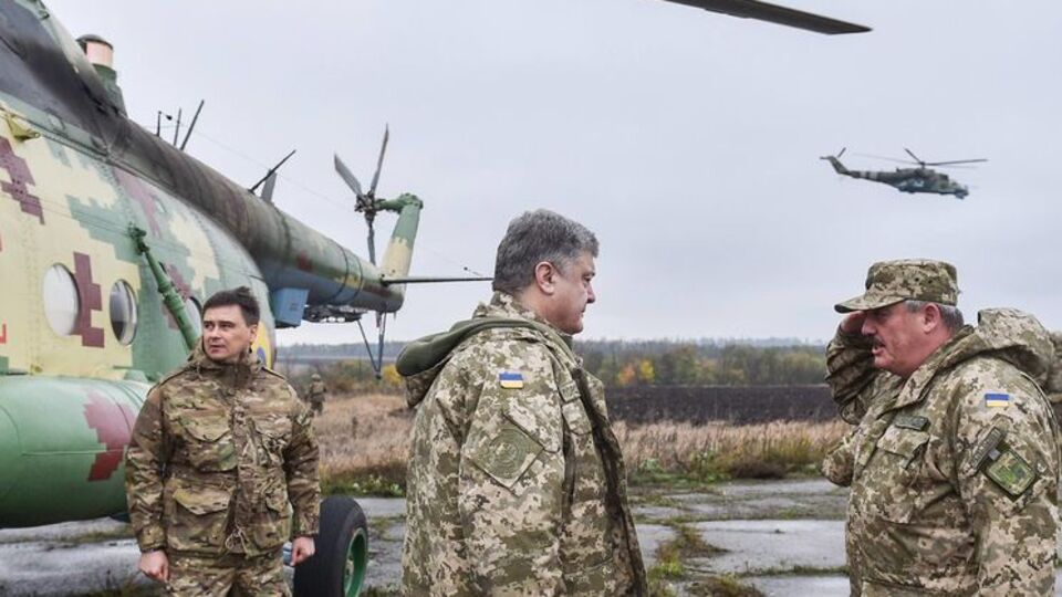 Президент Украины посетил зону АТО