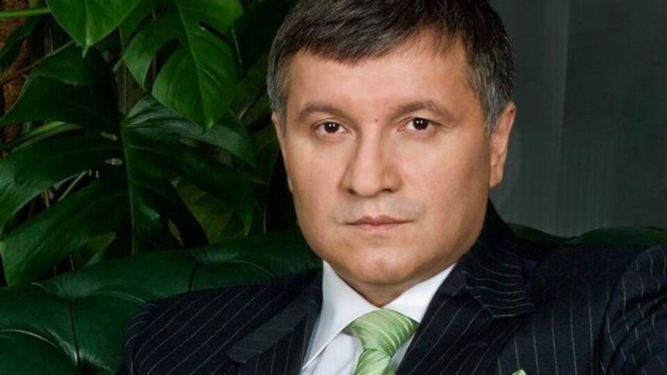 Арсен Аваков: За работу полицейские получат заслуженную награду. А за то, что наложили штраф на бывшего пьяного милиционера, пойдут под суд?