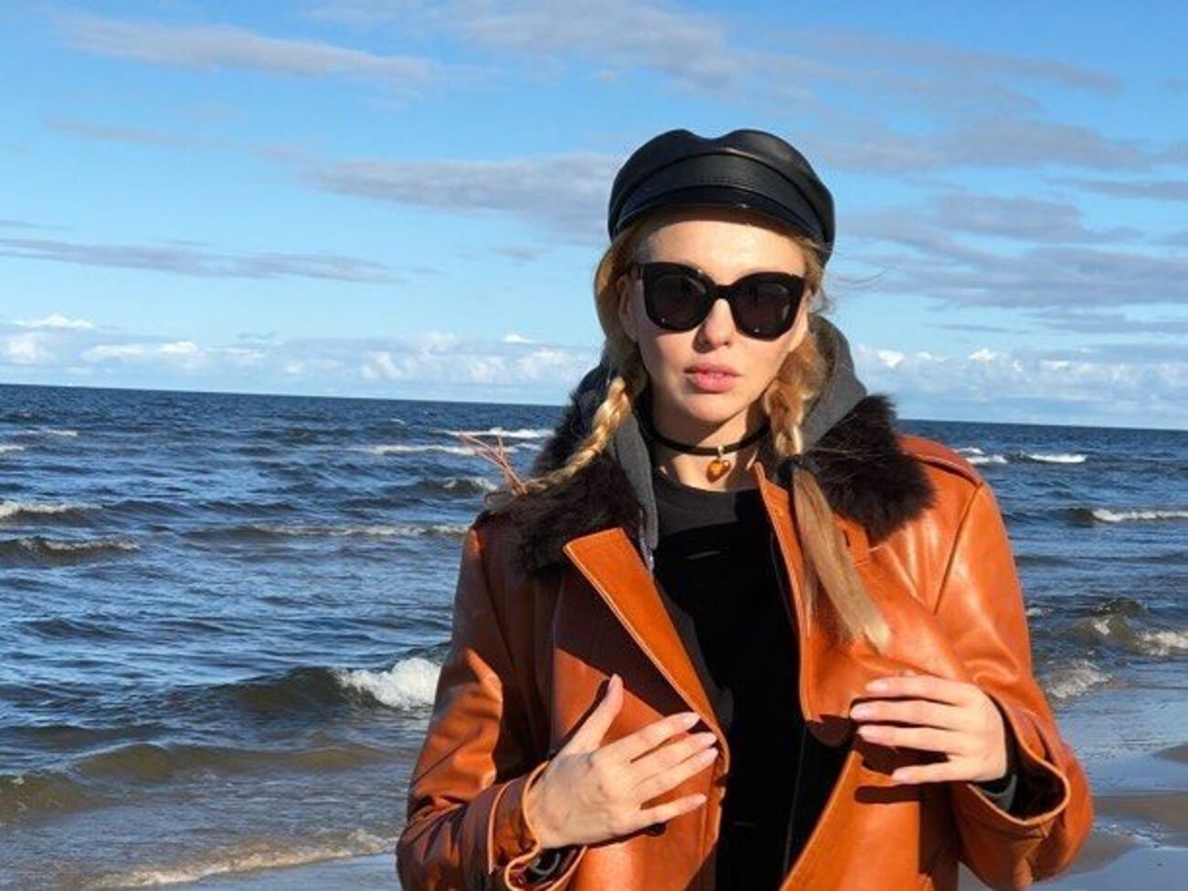 Полякова: А я вже в Баку! Валізу загубили. Виступати немає в чому... Усе складається якнайкраще