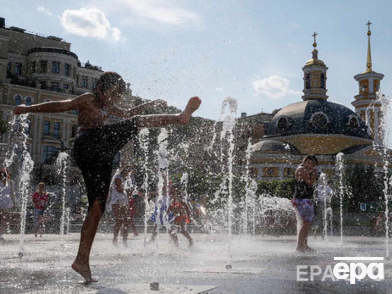 Київ обігнала лише столиця Венесуели Каракас