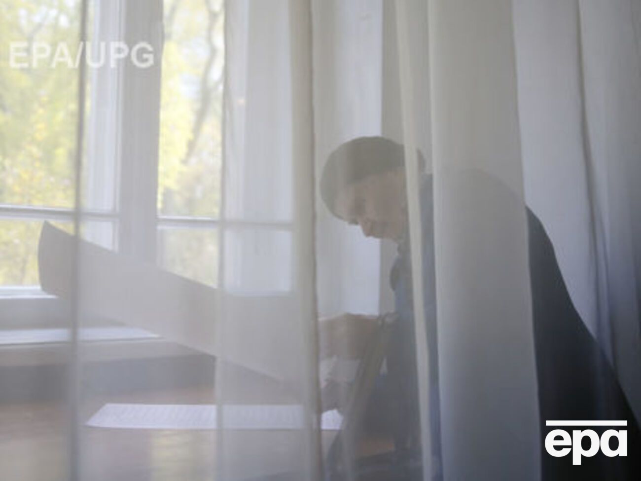 Порошенко и Тимошенко вышли бы во второй тур президентских выборов &ndash; опрос