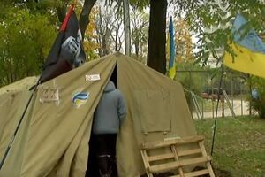 Протестующие заверили, что финансируют себя сами