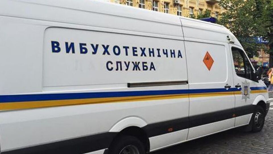 Специалисты ищут подозрительные предметы на вокзале