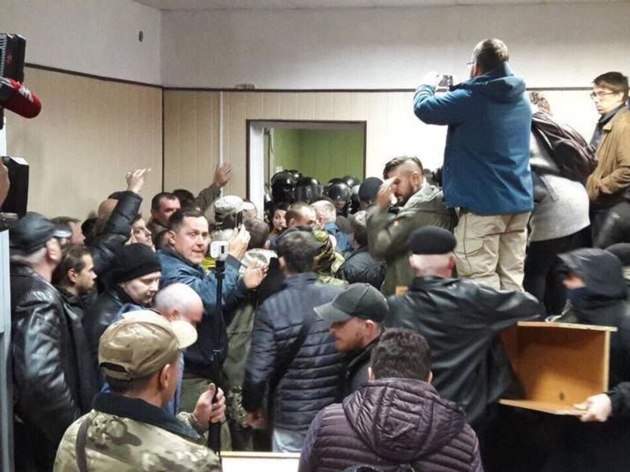 Під час конфлікту у Святошинському суді постраждав журналіст