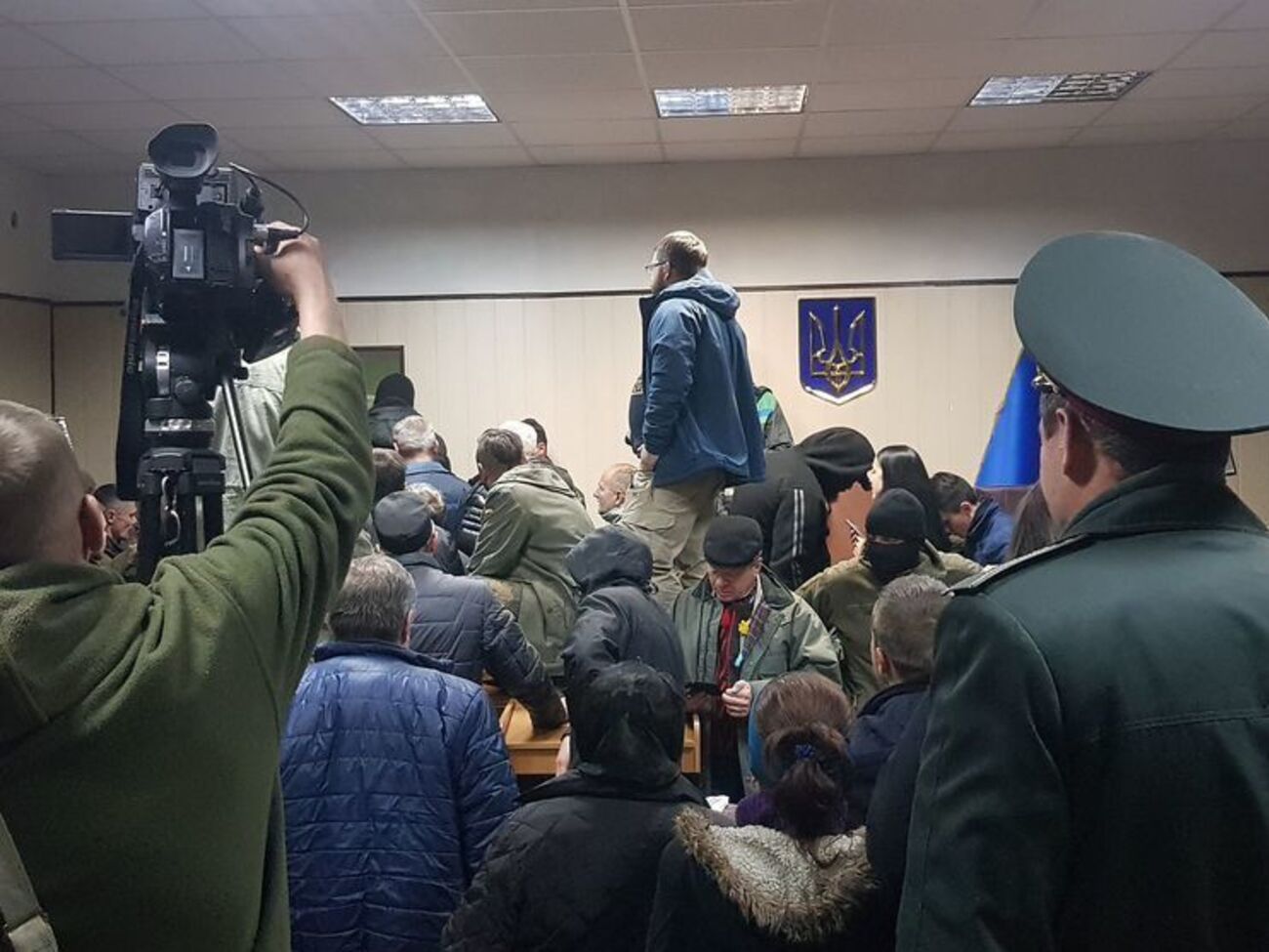 Увечері 23 жовтня прихильники Коханівського витіснили силовиків із будівлі Святошинського суду