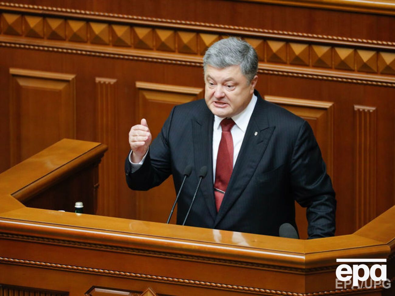 Порошенко: Звичайно, крутіше було б побудувати космодром для міжгалактичних польотів, а не завод із виробництва упаковки