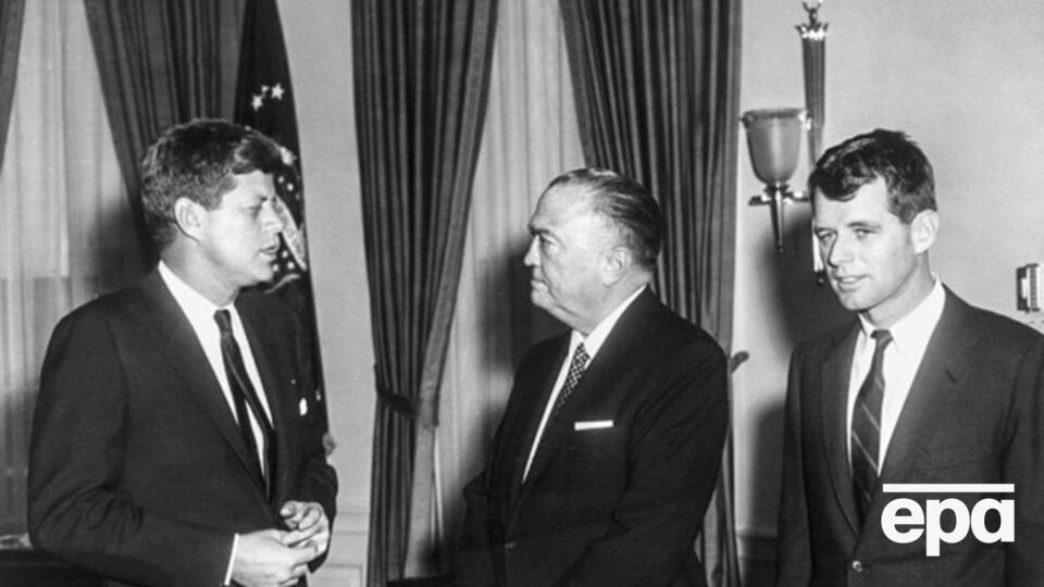 Кеннеди (слева) был убит в 1963 году