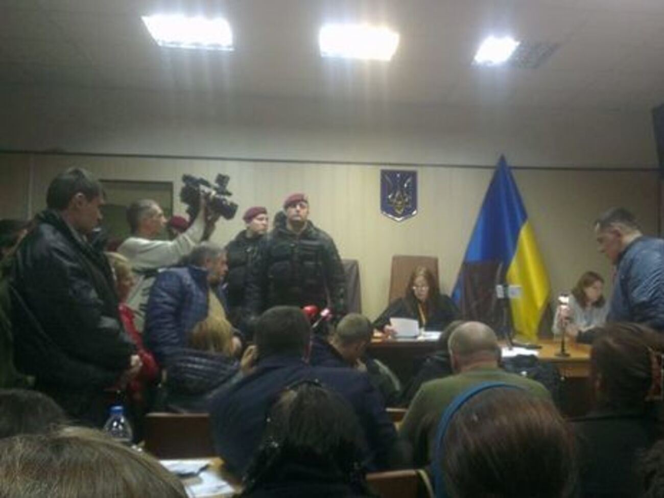 Увечері 23 жовтня прибічники лідера добровольчого батальйону ОУН Миколи Коханівського витіснили силовиків із будівлі Святошинського суду
