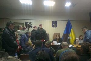 Увечері 23 жовтня прибічники лідера добровольчого батальйону ОУН Миколи Коханівського витіснили силовиків із будівлі Святошинського суду