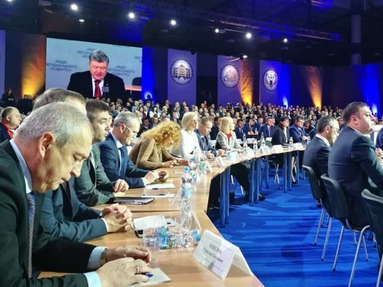Порошенко: І з цього боку лінії фронту шахтарі відчувають підвищення пенсій, а з того боку шахти закриті