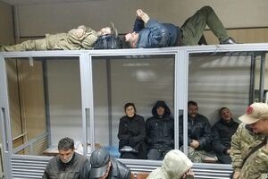 Прибічники Коханівського забарикадувалися в будівлі Святошинського райсуду ввечері 23 жовтня