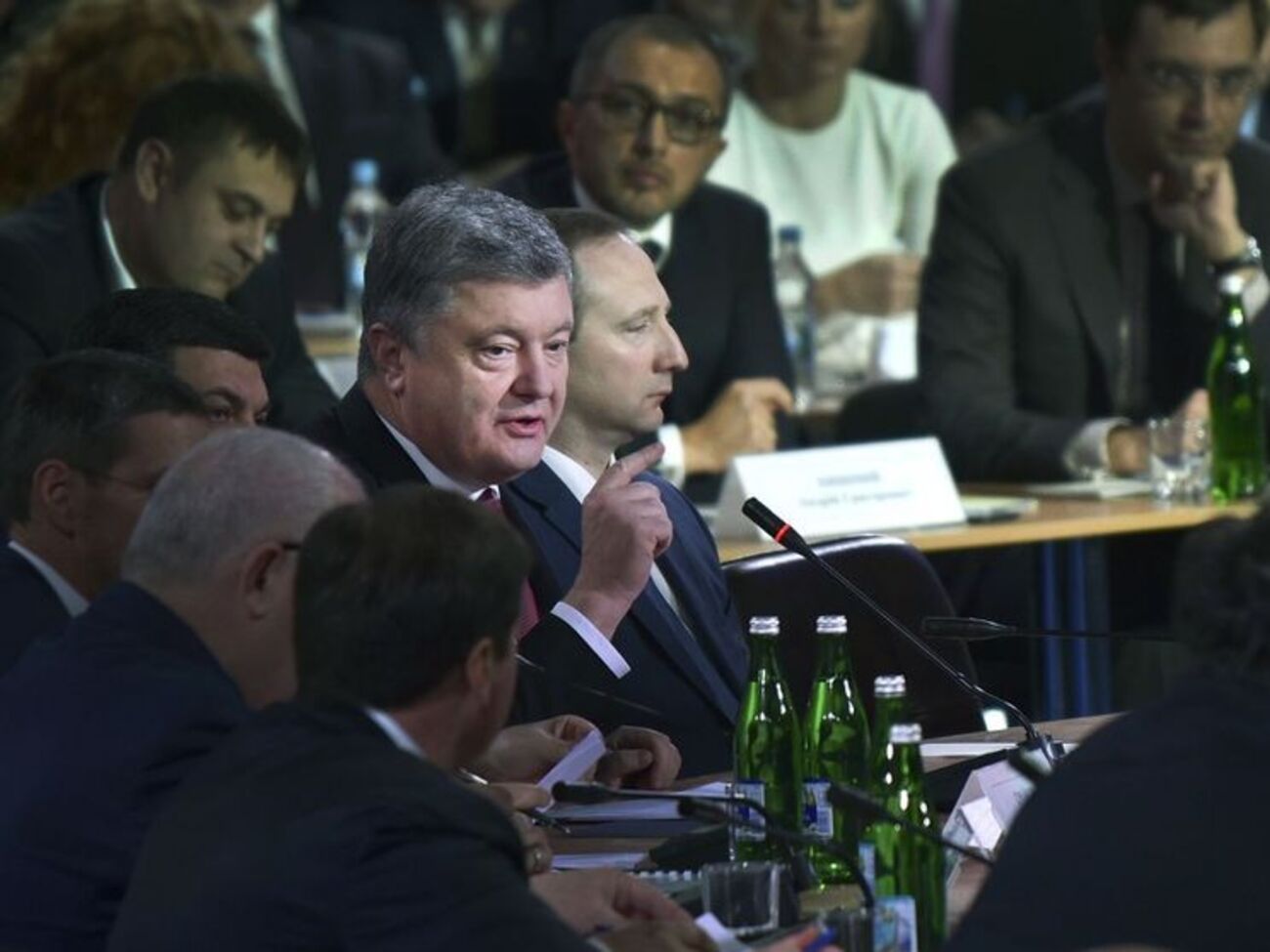 Порошенко: В Украине строятся не только дороги